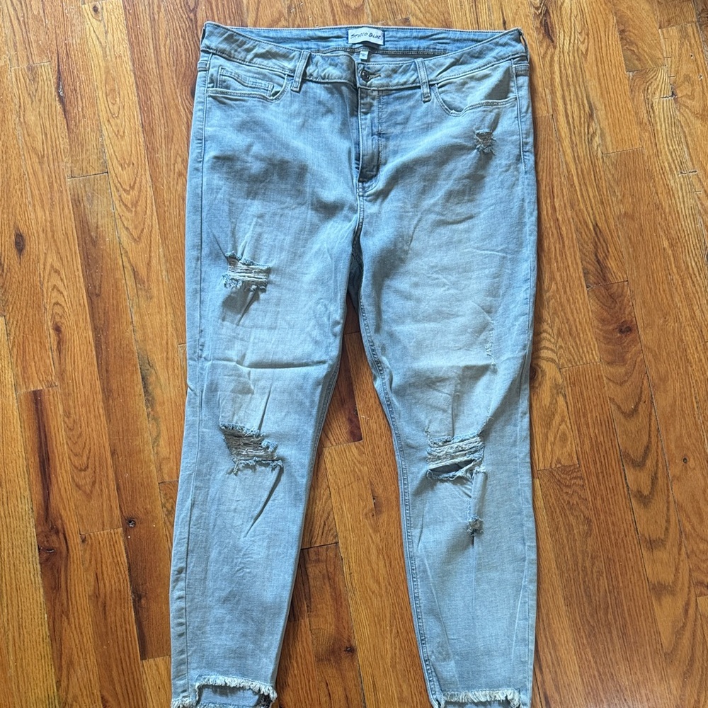Studio Blue Distressed Women’s Jeans NWOT